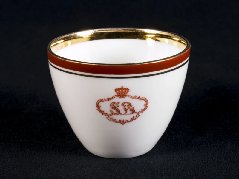 Kaffekopp med Signe Bergkvists signatur som har använts på Signe Bergqvists konditori och därefter på Kafferepet.