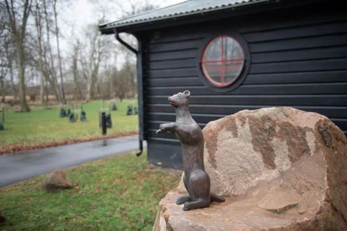 Skulptur i form av vessla.