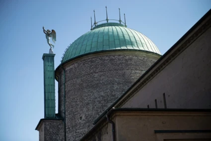 Ängeln med det brinnande hjärtat, på Krematoriet