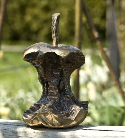 Äppelskrutt i mässing.