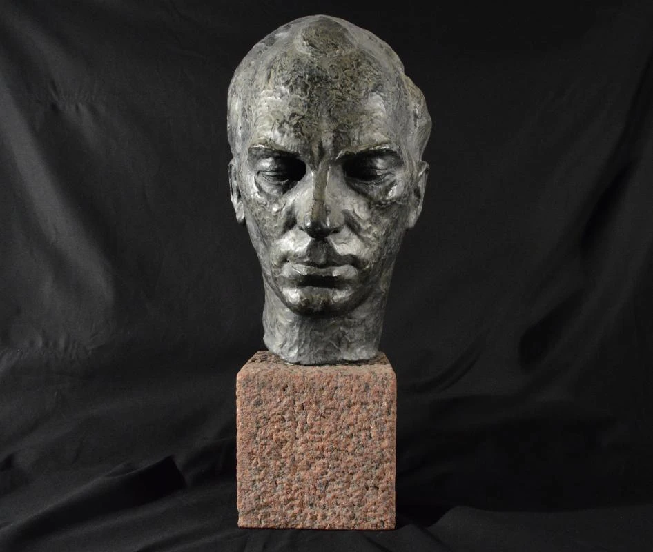 Porträttbyst föreställande Frans G. Bengtsson. Konstnär: Sophie-Louise Wachtmeister. Tillhör Helsingborgs museum