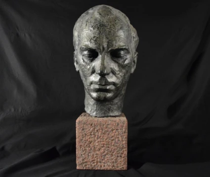 Porträttbyst föreställande Frans G. Bengtsson. Konstnär: Sophie-Louise Wachtmeister. Tillhör Helsingborgs museum