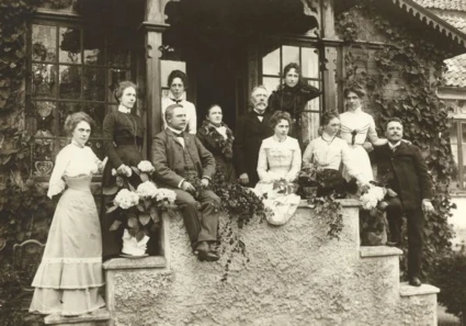Svartvit famlijebild