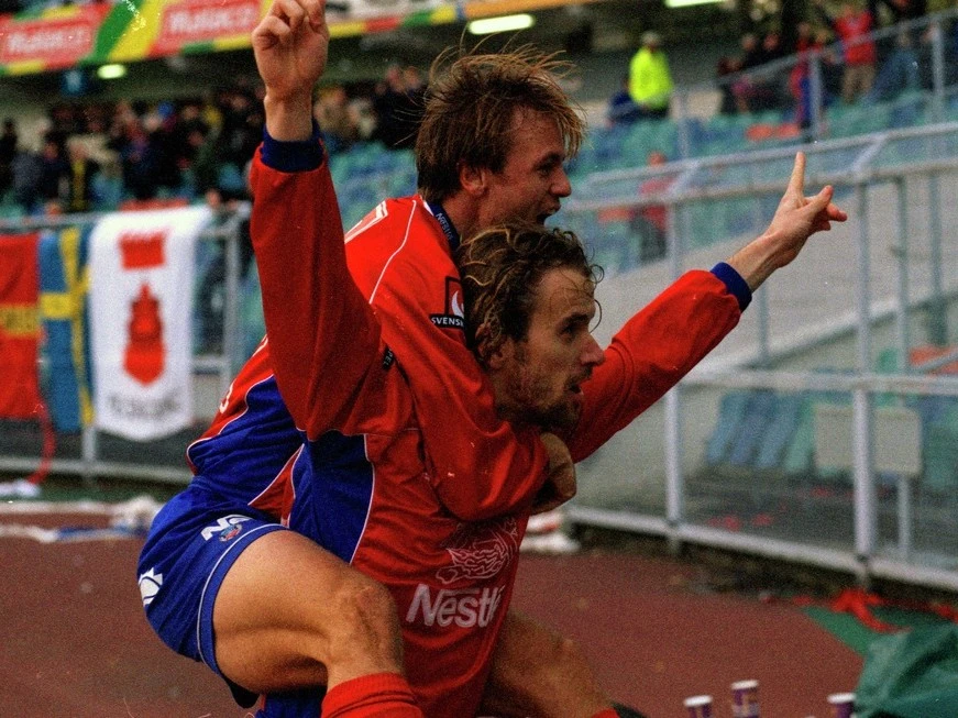 HIF:s Arild Stavrum jublar efter målet 1999. Foto: AB Helsingborgs-Bild.