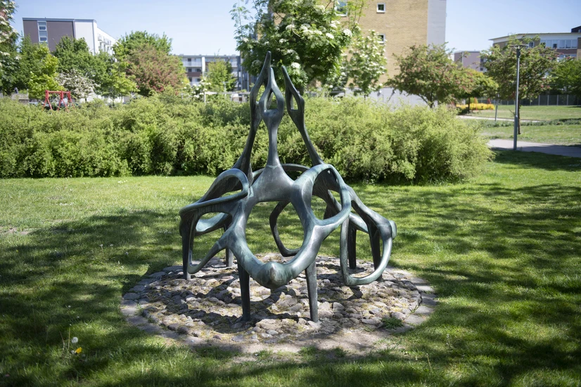 Elma Oijens skulptur Rådslag. Foto Anna Bank