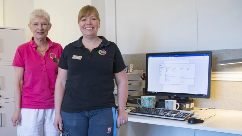 Vid avdelning fem sitter Lotta och hennes två sjuksköterskekollegor Kerstin och Camilla.