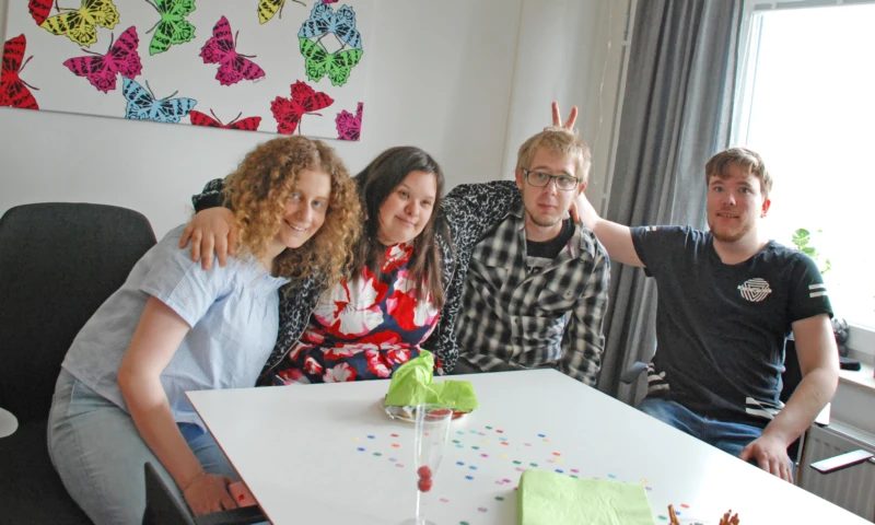 Lena, Gabriella, Jon och Kalle gillar att hitta på saker tillsammans.