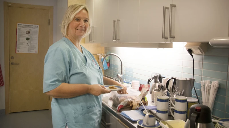 Annika Pahlén trivs med sitt jobb som undersköterska på Lundhagen. Hennes mål är att ge alla hyresgäster en bra och meningsfull vardag.