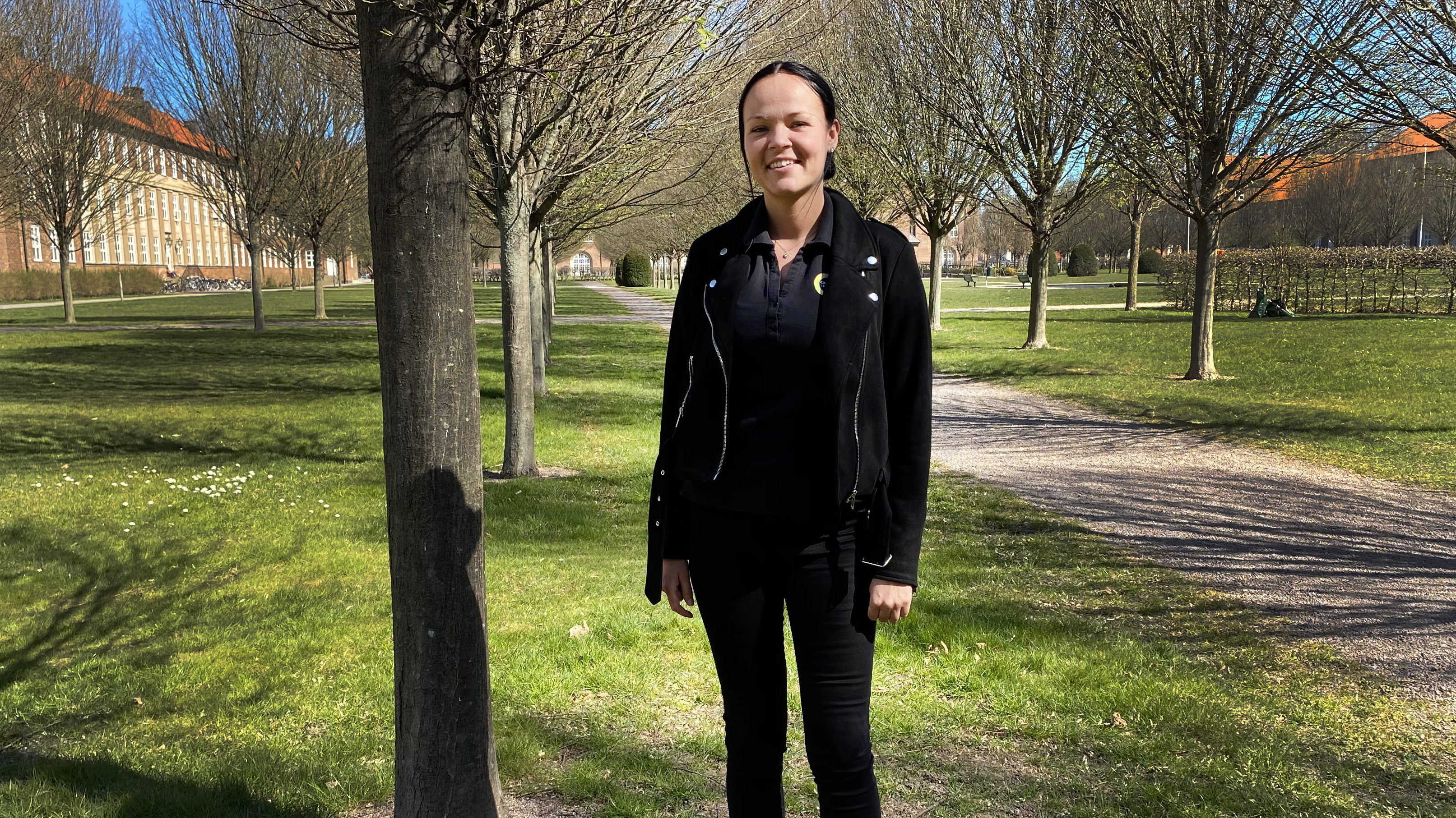 Cassandra Holmquist jobbar som undersköterska på vård- och omsorgsförvaltningen.