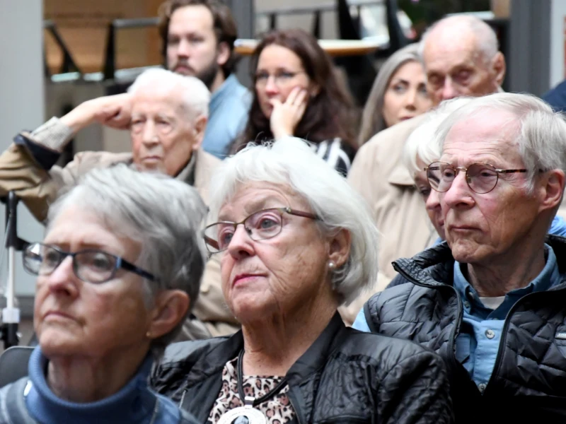 Ett tjugotal invånare i åldern 70+ diskuterade framtidens boende på H22 invånarråd.