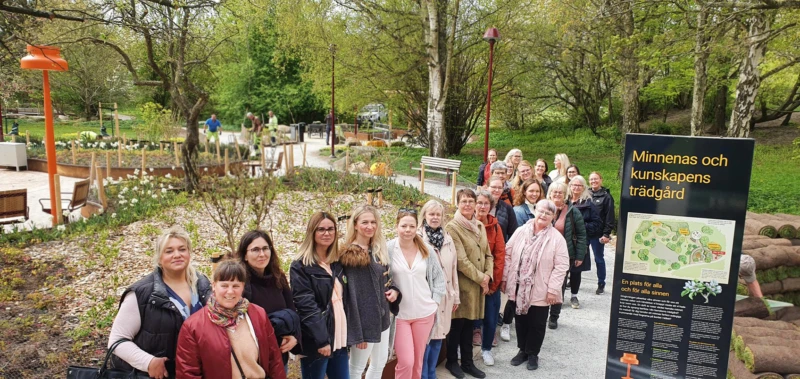 Arbetsgruppen för Demensvänligt Helsingborg med provpublik i Husensjö park.