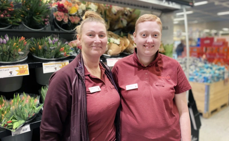 Stödassistent Lina Herrlin Sand och Martina Marre Svensson trivs tillsammans.