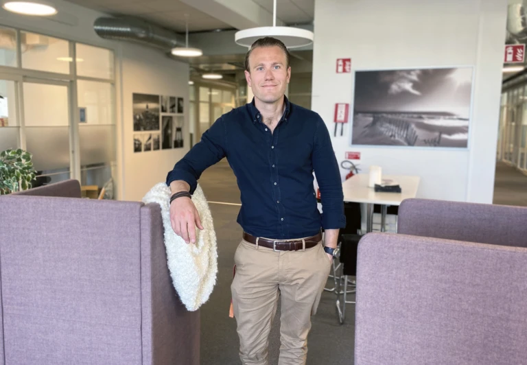 Magnus Jonsson ler in i kameran.