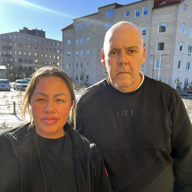 Jim tillsammans med stödassistent Marie Tong på Kantorsgatans serviceboende.