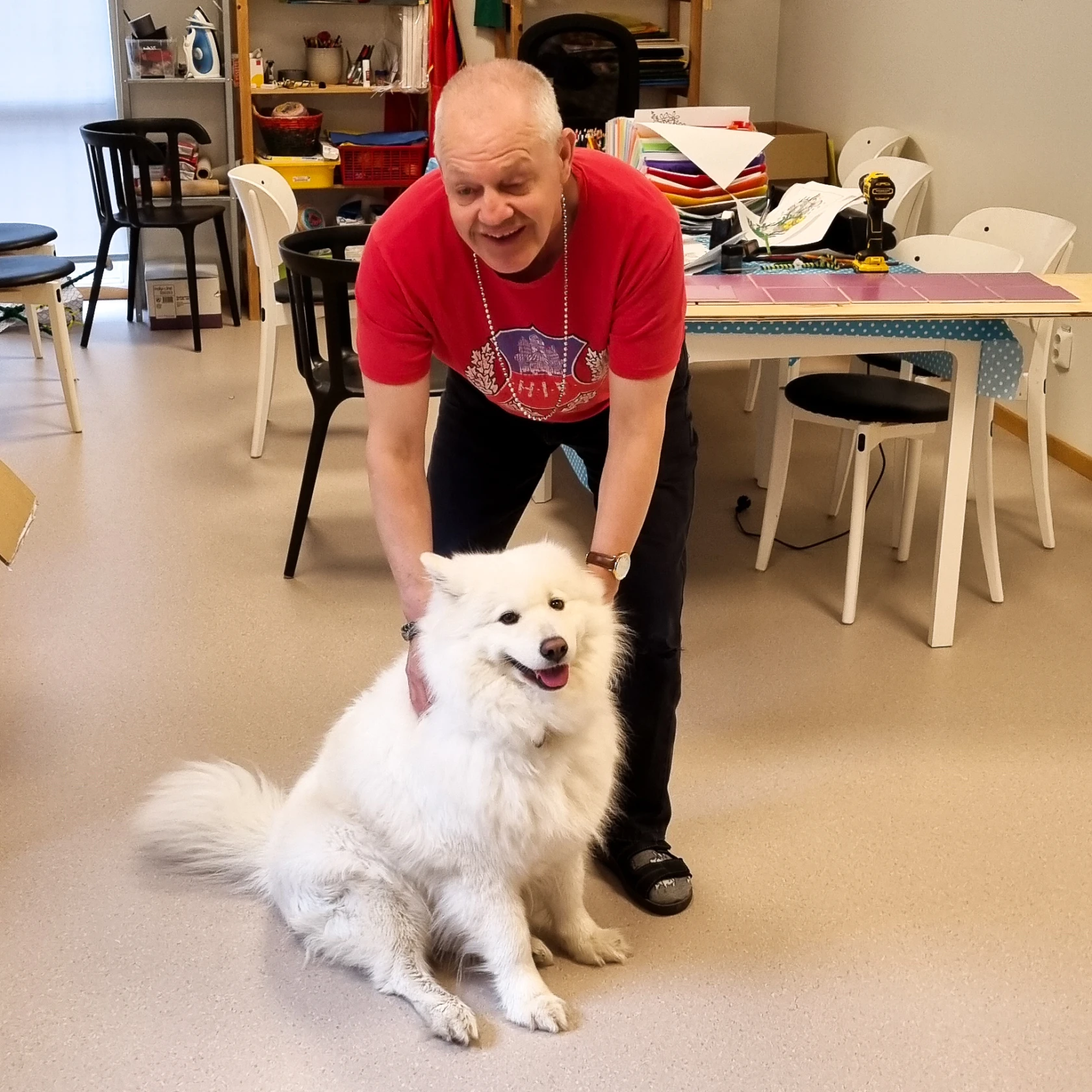 Man med hund på Blidögatan