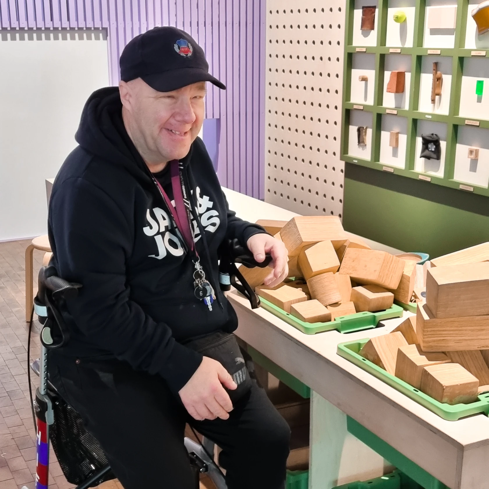 Man från Dunkerlaget, tittar in i kameran