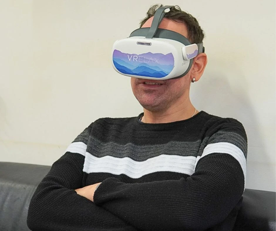 Garnisonen, man med VR-glasögon