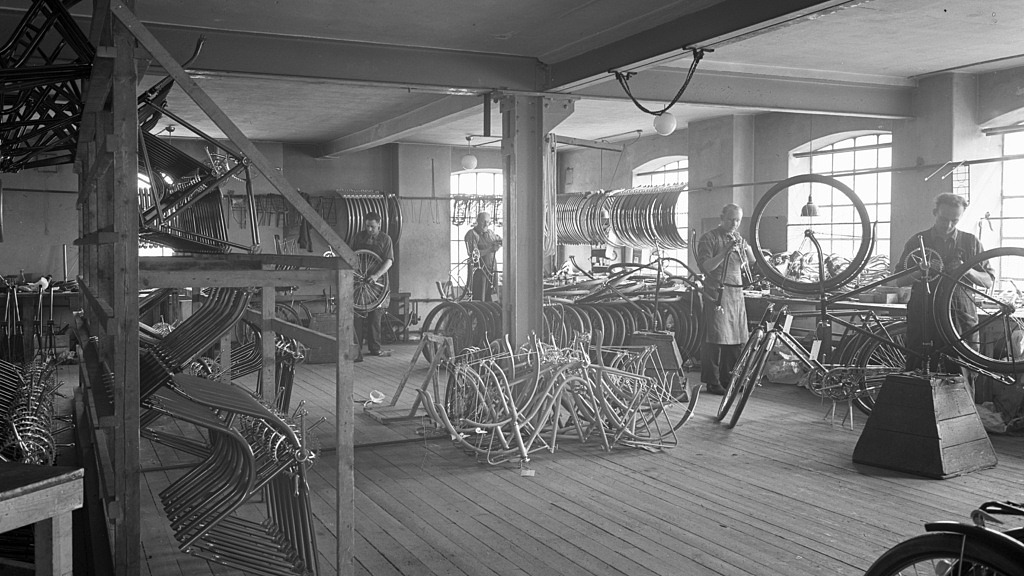 Cykelmontering på Kärnans cykelfabrik