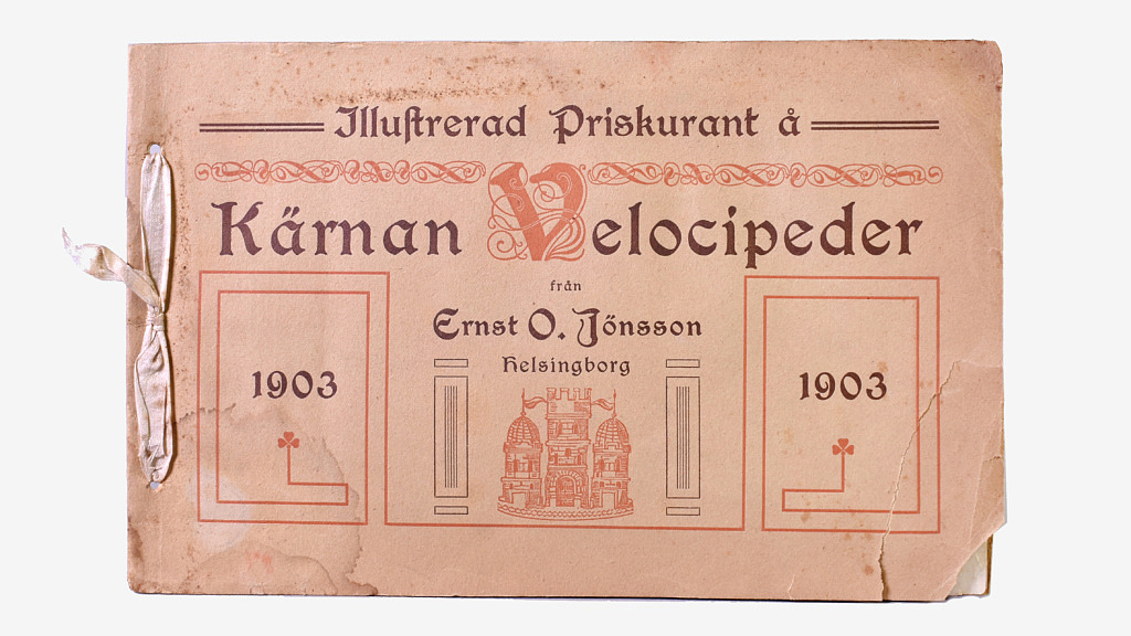 En katalog från 1903 med produkter från Kärnan Velocipeder. Tänk! En cykel för 165 kr! 