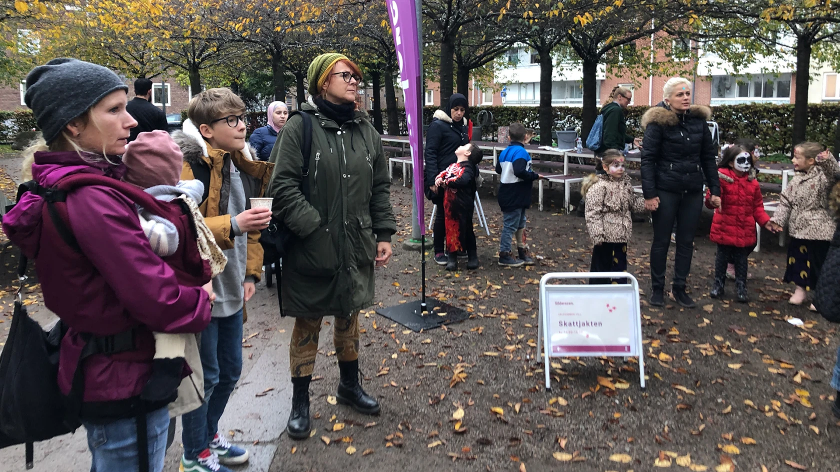 Deltagare i skattjakten på Söderscens halloweenfest 31 oktober 2020.