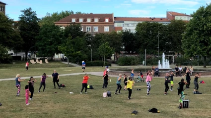 Zumba med Söderscen på Furutorpsplatsen