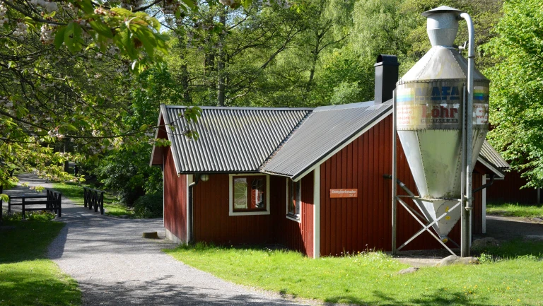 Energiverkstadens röda hus i Jordbodalen.