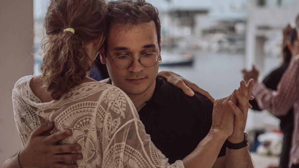 Tango by the sea