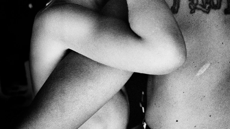 Mother and son. Anguillara, 2010. Fotograf: Lorenzo Castore.