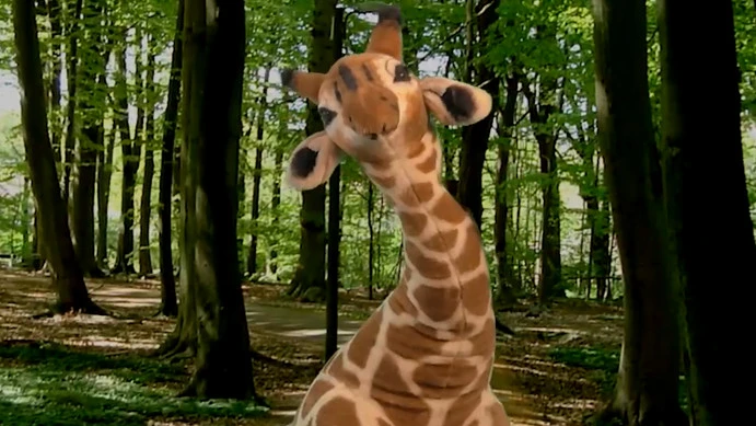 Giraff i skogen