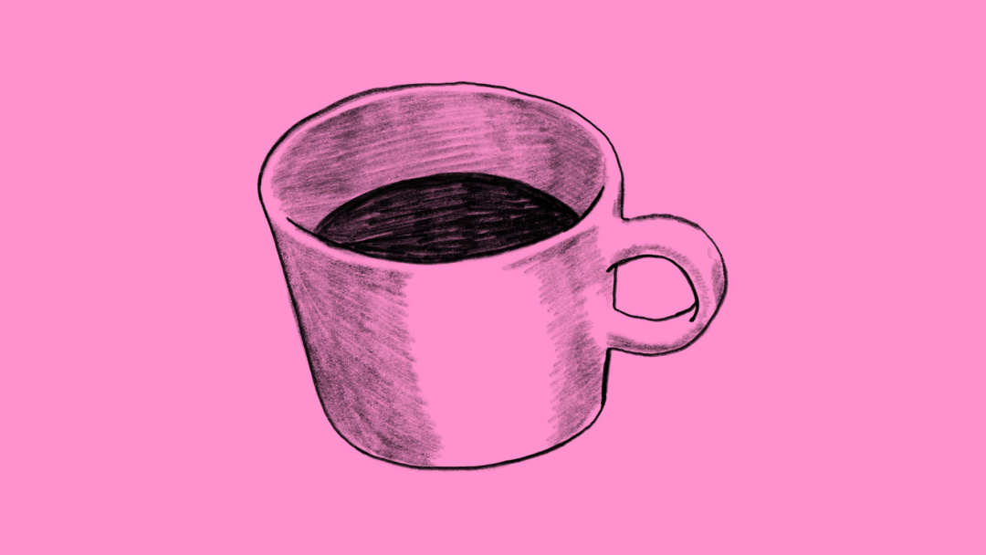 Skissad kaffekopp på rosa bakgrund