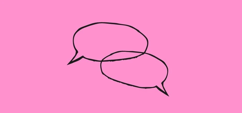 Illustrerade pratbubblor mot rosa bakgrund