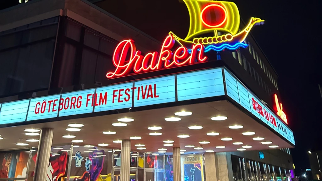 Exteriörbild på biograf Draken med texten "Göteborg Film Festival"