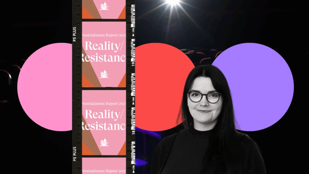 Bild med tre cirklar i rosa, rött och lila. Samt en grafik med en filmrulle som visar rapportens framsida. Framför det en bild på textens författare Hillevi Gustafson.