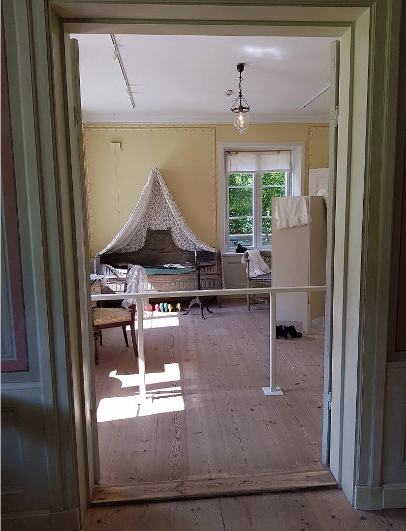 Dörr från salong till sovrum