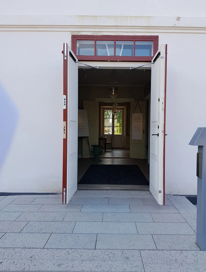 Entrédörr till Herrgården