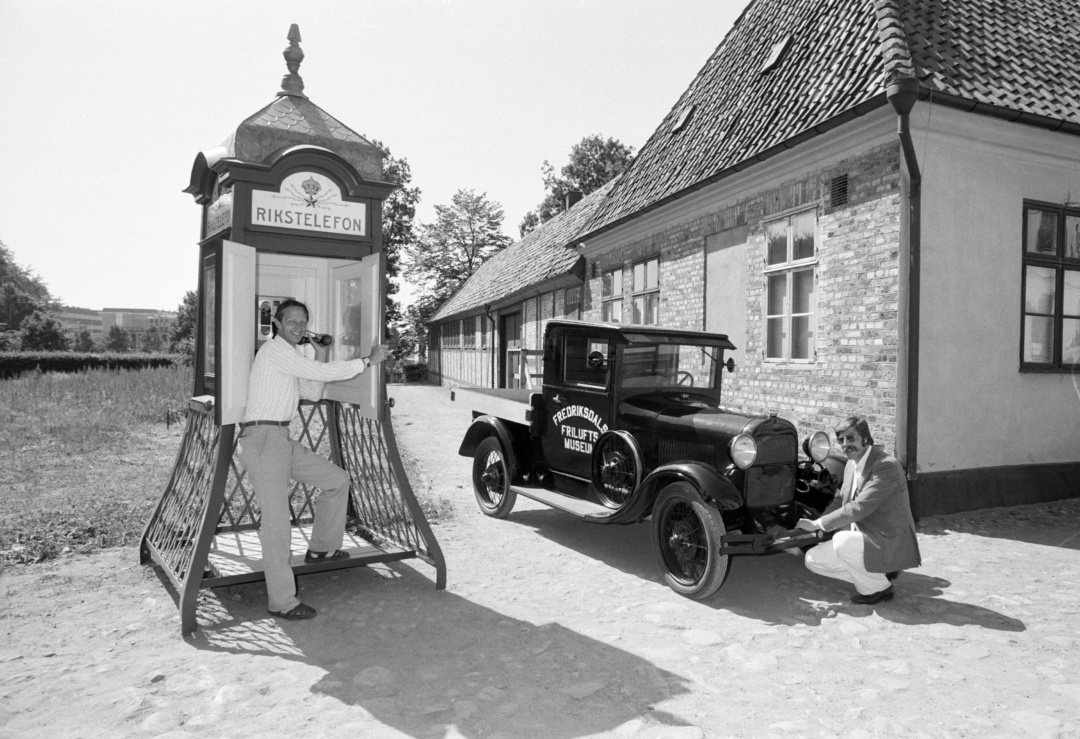Torkel Eriksson (museichef) och Bosse Gustavsson med en A-Ford tillhörande museets samling