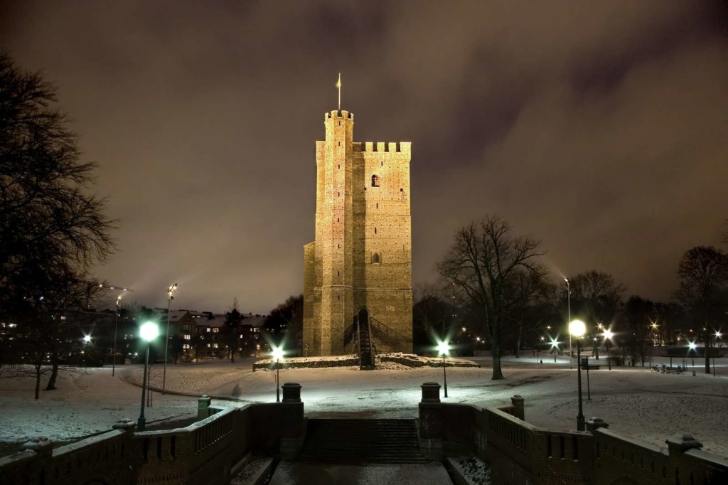 Kärnan i kvällsbelysning.
Fotodatum 7 april 2007

Kärnan är Helsingborgs mest kända symbol samt byggnad. Kärnan är snart 700 år gammal och är ett fästningstorn från medeltiden. Kärnan är det som finns kvar av Helsingborgs slott. Den är cirka 35 meter hög och det finns möjlighet att gå hela vägen upp till krönet. 
 Ange byline: Foto: Albin Wahlgren/albinfoto.se