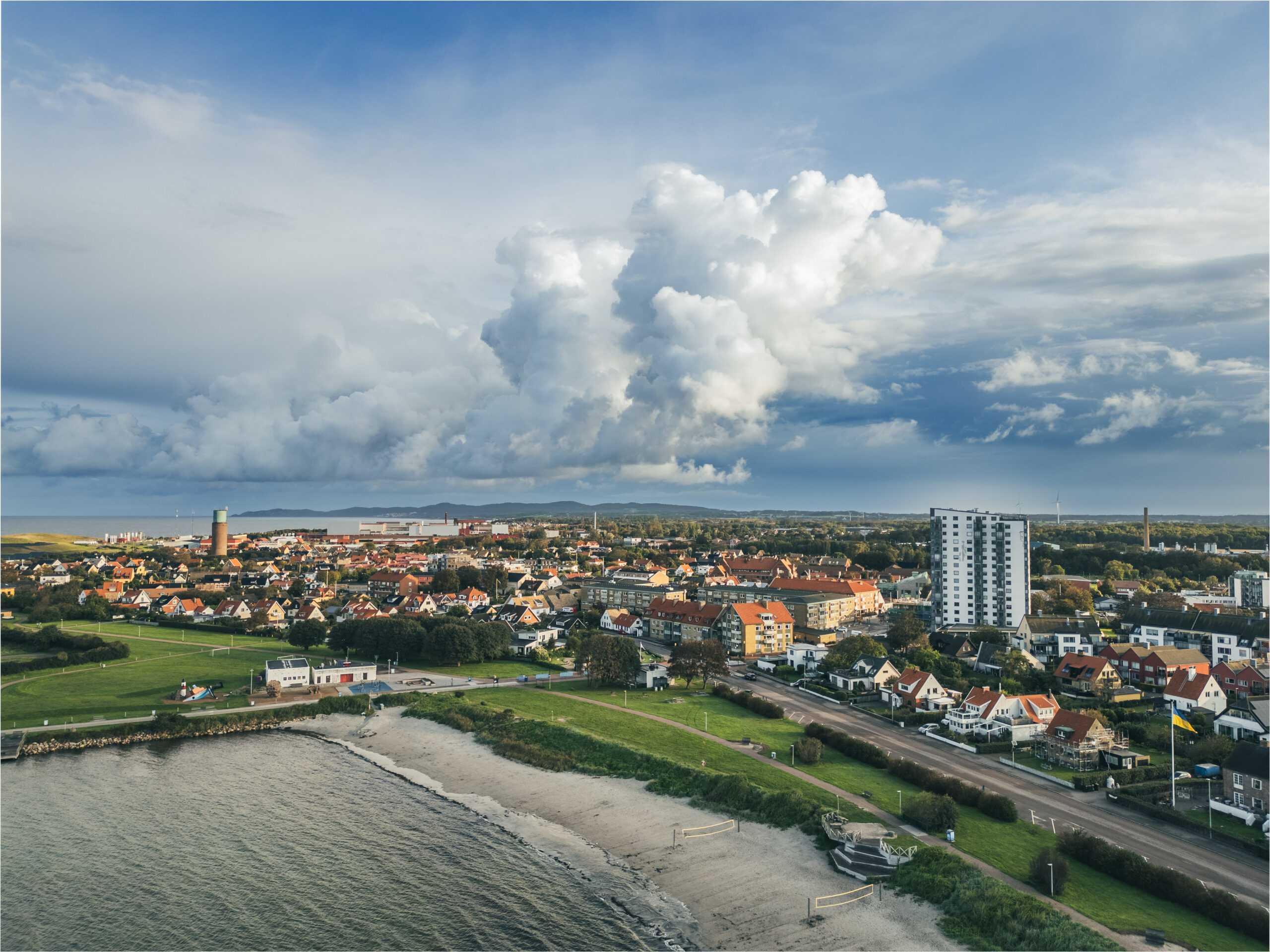 Höganäs centrum sett från ovan och havet