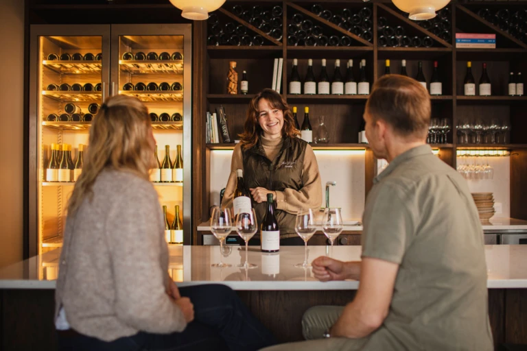 vinprovning på Thora vingård